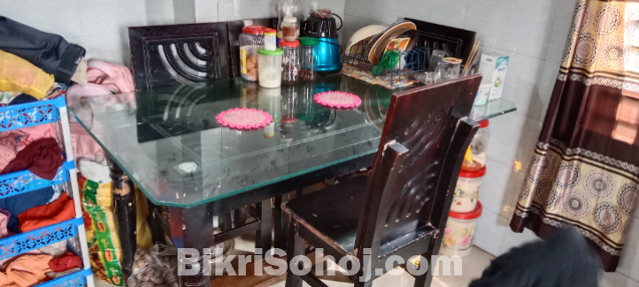 ৬ চেয়ার এর মালেশিয়ান গ্লাস ডাইনিং টেবিল